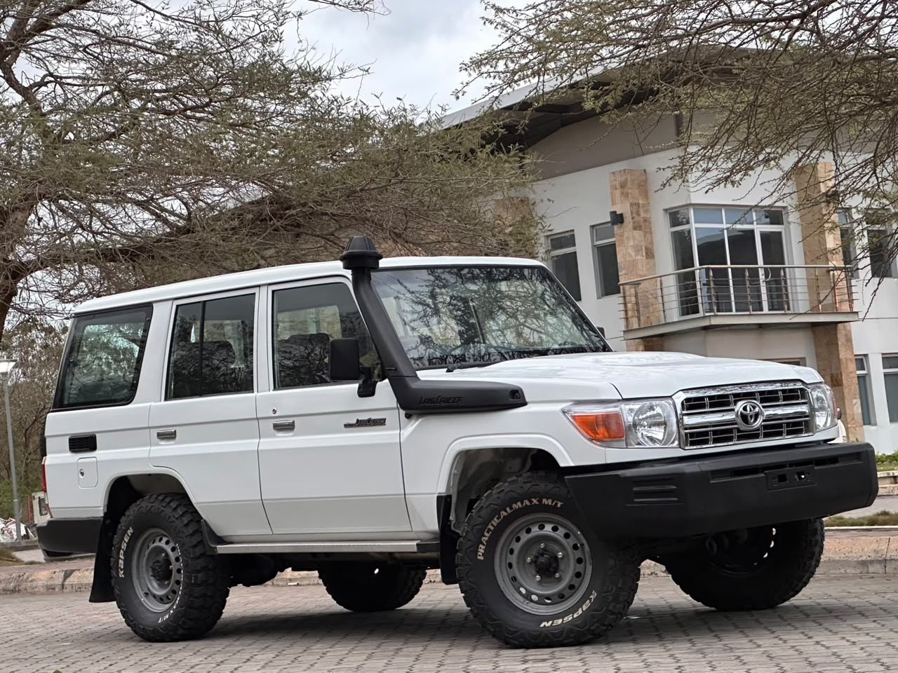 TOYOTA LAND CRUISER